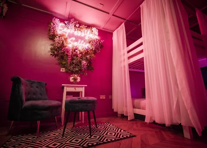 Manchester'S Only Themed Slumber Party Suite For 8 With Makeup Room
