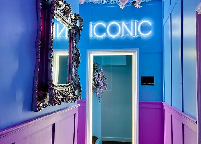 Manchester'S Only Themed Slumber Party Suite For 8 With Makeup Room